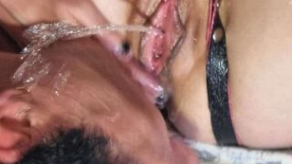 Le esperienze anali di Alex con lo strapon di Syria